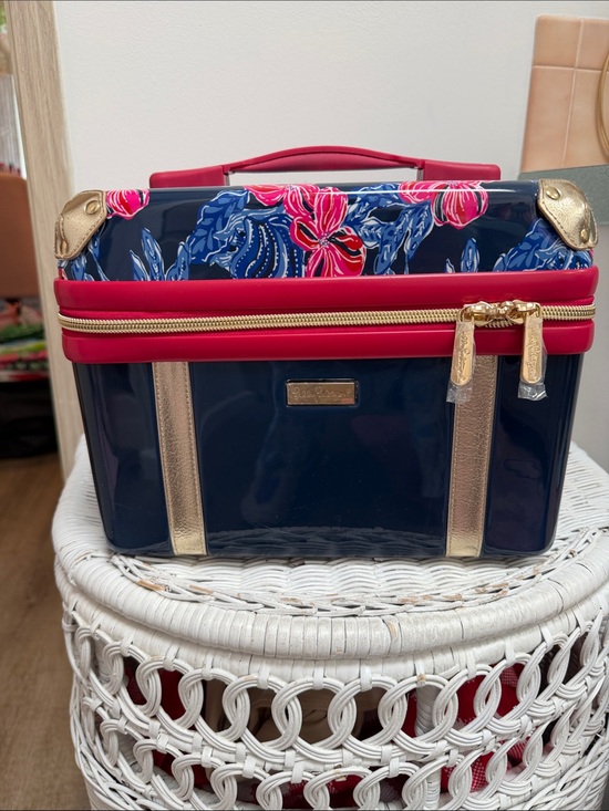 Lilly Pulitzer Handbags - Navy & Pink Floral Cosmetic Train Case - Gold Accents